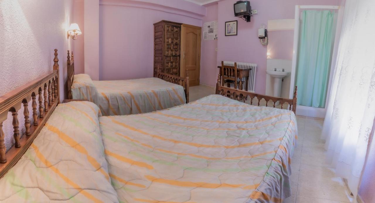 Pension Virginia By Vivere Stays Salamanca Esterno foto