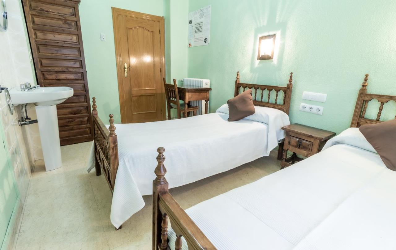 Pension Virginia By Vivere Stays Salamanca Esterno foto